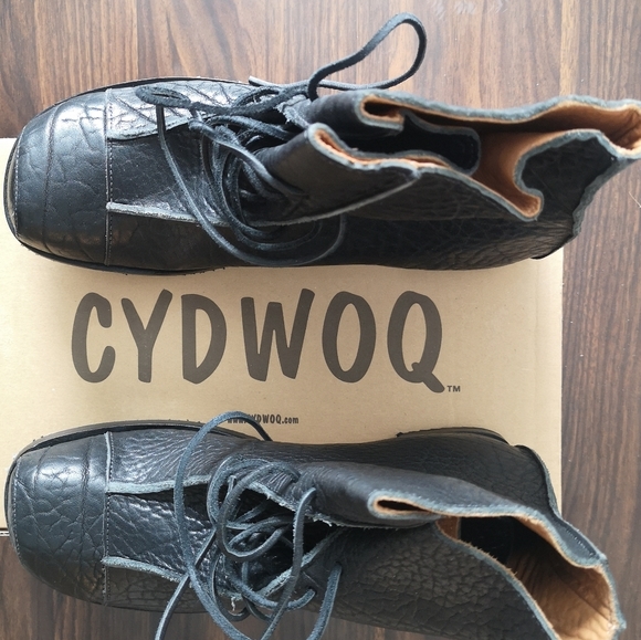 Cydwoq Pocket Black Boot - Picture 3 of 4